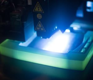Lampe UV pour la réalisation de pièce par impression 3D PolyJet en matériau résine